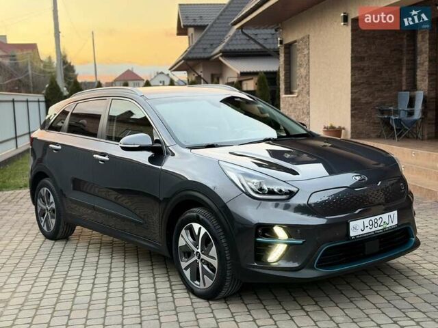 Сірий Кіа Niro, об'ємом двигуна 0 л та пробігом 118 тис. км за 20499 $, фото 103 на Automoto.ua