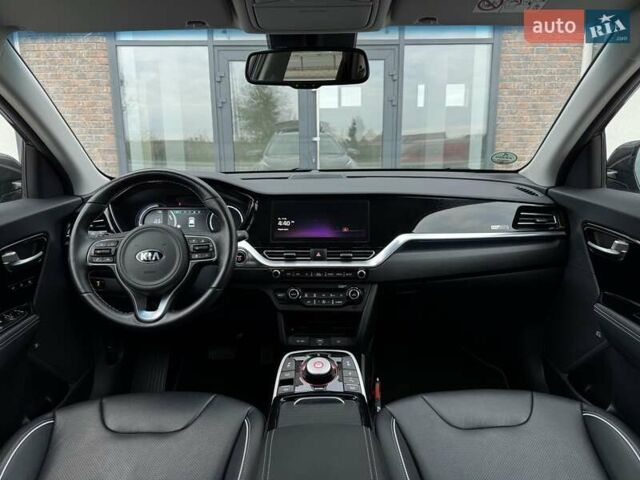Серый Киа Niro, объемом двигателя 0 л и пробегом 150 тыс. км за 18500 $, фото 2 на Automoto.ua