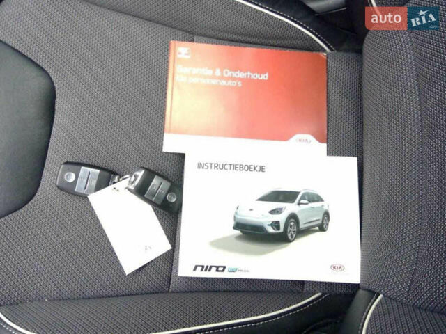 Серый Киа Niro, объемом двигателя 0 л и пробегом 108 тыс. км за 19900 $, фото 8 на Automoto.ua