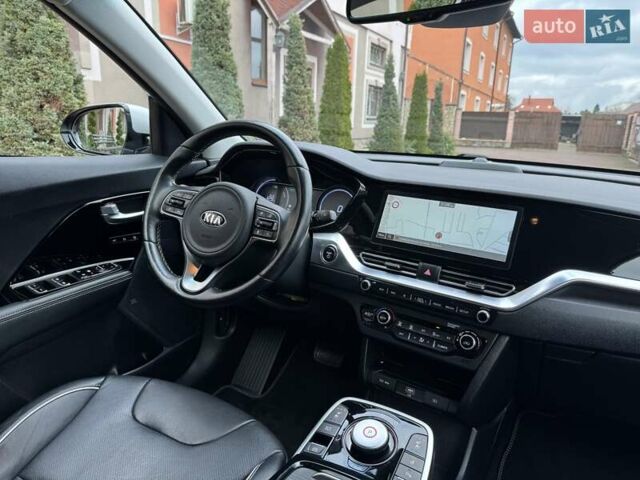 Сірий Кіа Niro, об'ємом двигуна 0 л та пробігом 118 тис. км за 19300 $, фото 114 на Automoto.ua