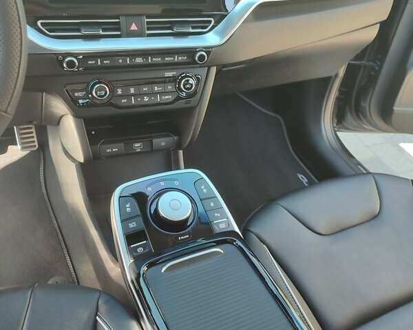 Серый Киа Niro, объемом двигателя 0 л и пробегом 49 тыс. км за 23000 $, фото 37 на Automoto.ua