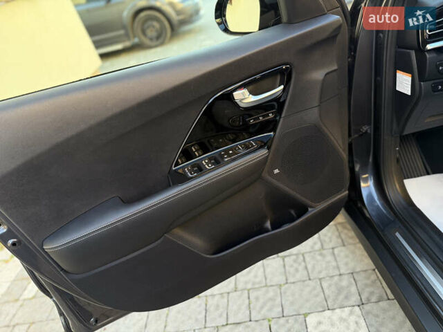 Серый Киа Niro, объемом двигателя 0 л и пробегом 145 тыс. км за 18800 $, фото 71 на Automoto.ua