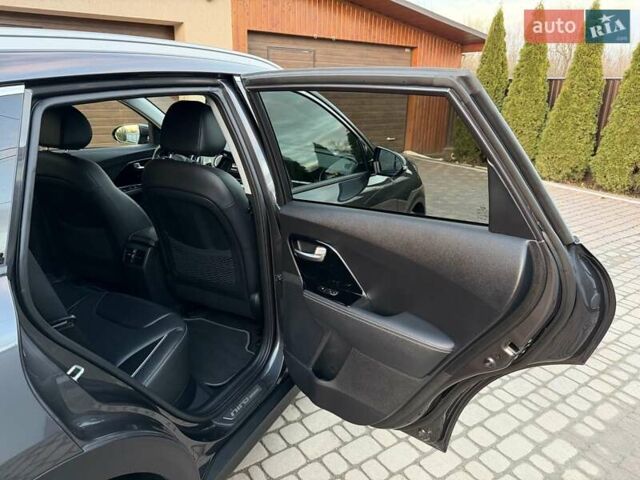 Сірий Кіа Niro, об'ємом двигуна 0 л та пробігом 118 тис. км за 20499 $, фото 76 на Automoto.ua