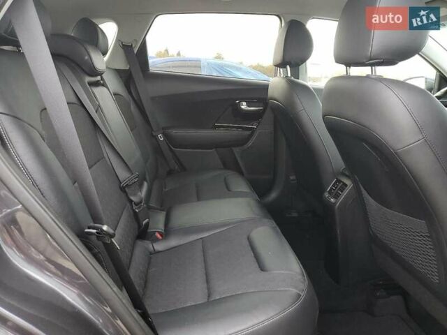 Серый Киа Niro, объемом двигателя 1.58 л и пробегом 56 тыс. км за 3600 $, фото 9 на Automoto.ua
