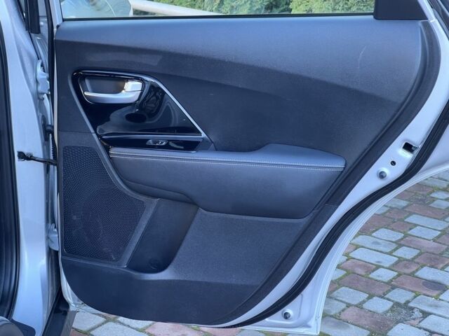 Сірий Кіа Niro, об'ємом двигуна 0 л та пробігом 89 тис. км за 437 $, фото 14 на Automoto.ua