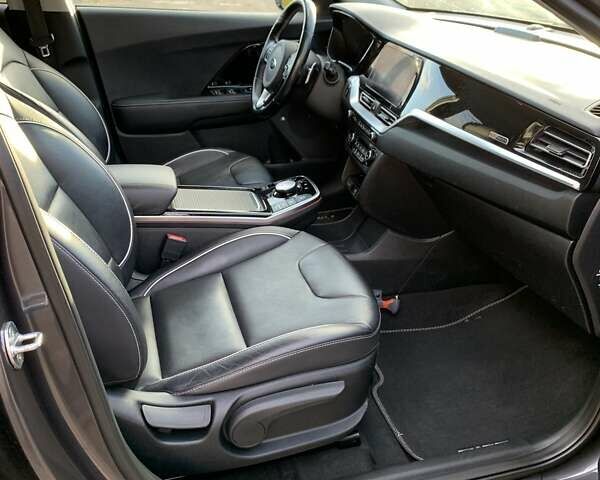 Сірий Кіа Niro, об'ємом двигуна 0 л та пробігом 128 тис. км за 18950 $, фото 30 на Automoto.ua