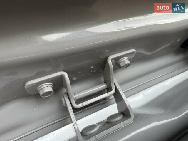 Серый Киа Niro, объемом двигателя 0 л и пробегом 118 тыс. км за 19350 $, фото 141 на Automoto.ua