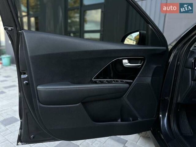 Киа Niro 2020 в Ивано-Франковске на Automoto.ua Серый Киа Niro, объемом двигателя 0 л и пробегом 88 тыс. км за 18500 $, фото 17 на Automoto.ua