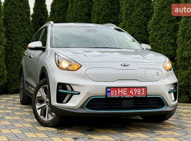 Киа Niro 2020 в Самборе на Automoto.ua Серый Киа Niro, объемом двигателя 0 л и пробегом 59 тыс. км за 20700 $, фото 1 на Automoto.ua