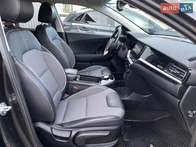 Киа Niro 2020 в Львове на Automoto.ua Серый Киа Niro, объемом двигателя 0 л и пробегом 101 тыс. км за 20300 $, фото 74 на Automoto.ua