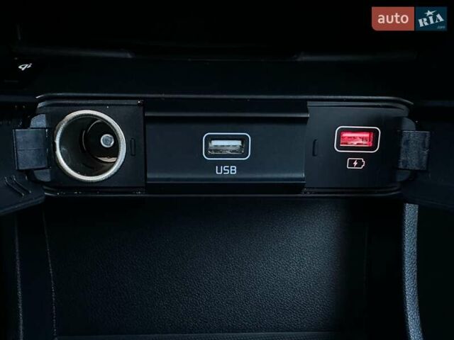 Сірий Кіа Niro, об'ємом двигуна 0 л та пробігом 58 тис. км за 23400 $, фото 68 на Automoto.ua