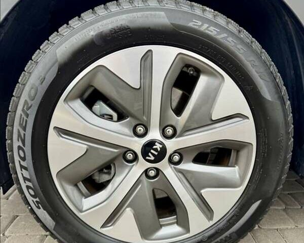 Серый Киа Niro, объемом двигателя 0 л и пробегом 147 тыс. км за 18800 $, фото 14 на Automoto.ua
