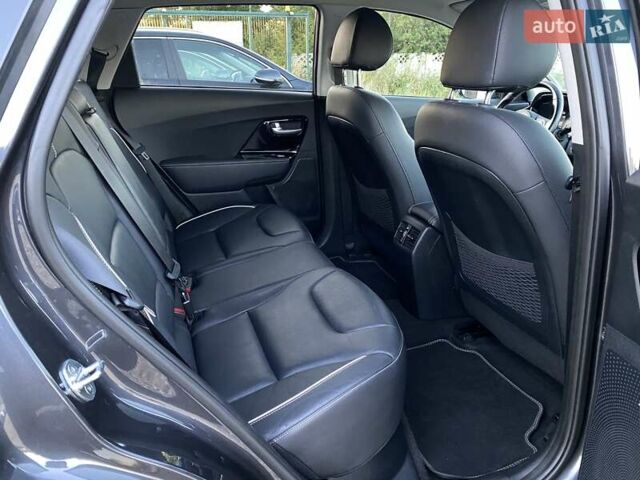 Сірий Кіа Niro, об'ємом двигуна 0 л та пробігом 107 тис. км за 21950 $, фото 70 на Automoto.ua