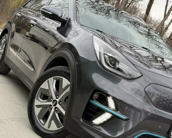 Серый Киа Niro, объемом двигателя 0 л и пробегом 120 тыс. км за 19750 $, фото 2 на Automoto.ua