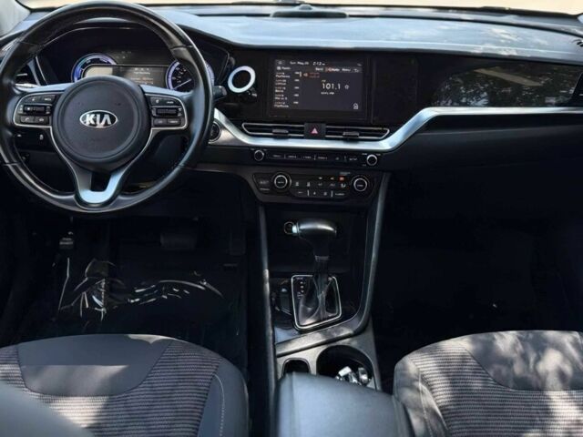 Серый Киа Niro, объемом двигателя 1.6 л и пробегом 39 тыс. км за 11300 $, фото 8 на Automoto.ua