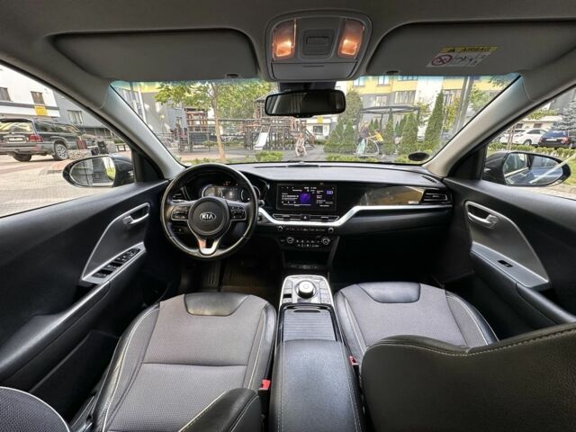 Серый Киа Niro, объемом двигателя 0 л и пробегом 112 тыс. км за 16999 $, фото 20 на Automoto.ua