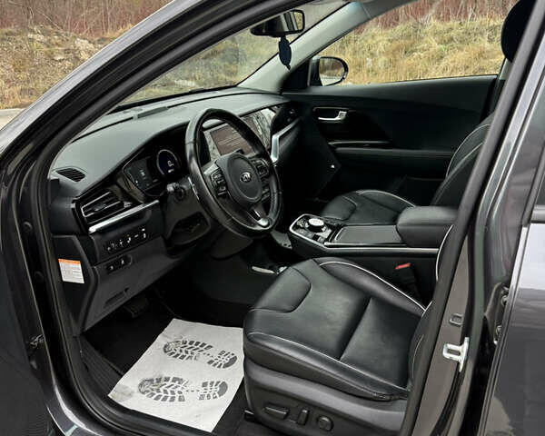 Серый Киа Niro, объемом двигателя 0 л и пробегом 120 тыс. км за 19750 $, фото 23 на Automoto.ua