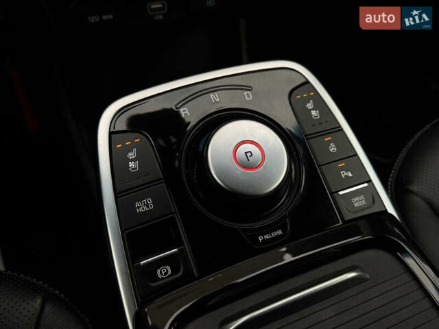 Серый Киа Niro, объемом двигателя 0 л и пробегом 139 тыс. км за 18900 $, фото 55 на Automoto.ua