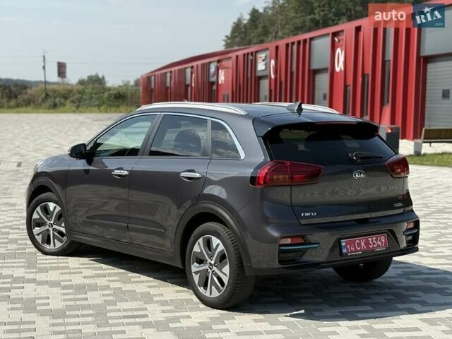 Сірий Кіа Niro, об'ємом двигуна 0 л та пробігом 82 тис. км за 20500 $, фото 5 на Automoto.ua