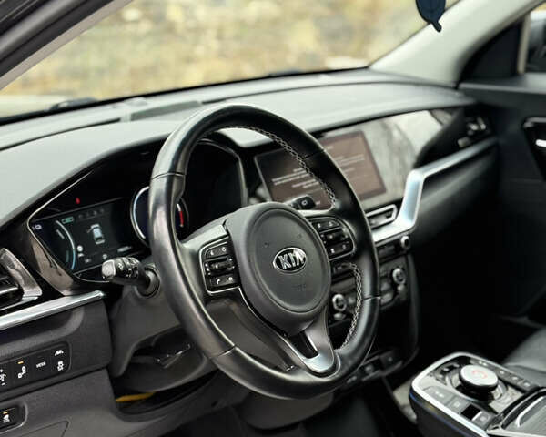 Серый Киа Niro, объемом двигателя 0 л и пробегом 120 тыс. км за 19750 $, фото 25 на Automoto.ua