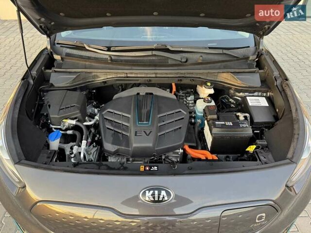 Сірий Кіа Niro, об'ємом двигуна 0 л та пробігом 135 тис. км за 17500 $, фото 32 на Automoto.ua