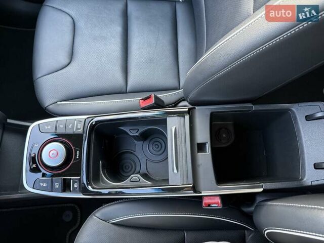 Серый Киа Niro, объемом двигателя 0 л и пробегом 57 тыс. км за 23299 $, фото 24 на Automoto.ua