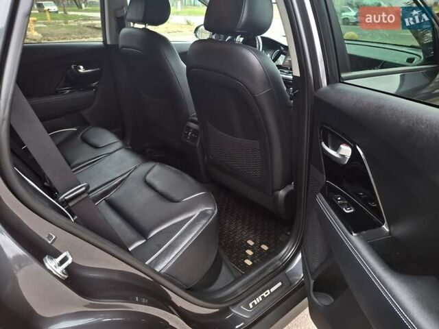 Серый Киа Niro, объемом двигателя 0 л и пробегом 115 тыс. км за 20300 $, фото 31 на Automoto.ua