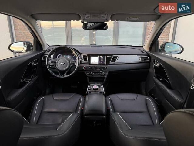 Сірий Кіа Niro, об'ємом двигуна 0 л та пробігом 135 тис. км за 17500 $, фото 45 на Automoto.ua