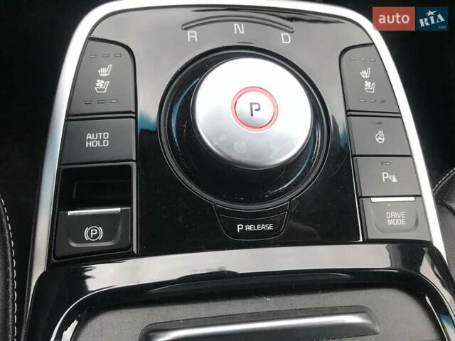 Серый Киа Niro, объемом двигателя 0 л и пробегом 90 тыс. км за 19900 $, фото 28 на Automoto.ua