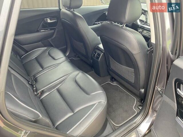 Серый Киа Niro, объемом двигателя 0 л и пробегом 117 тыс. км за 20470 $, фото 30 на Automoto.ua