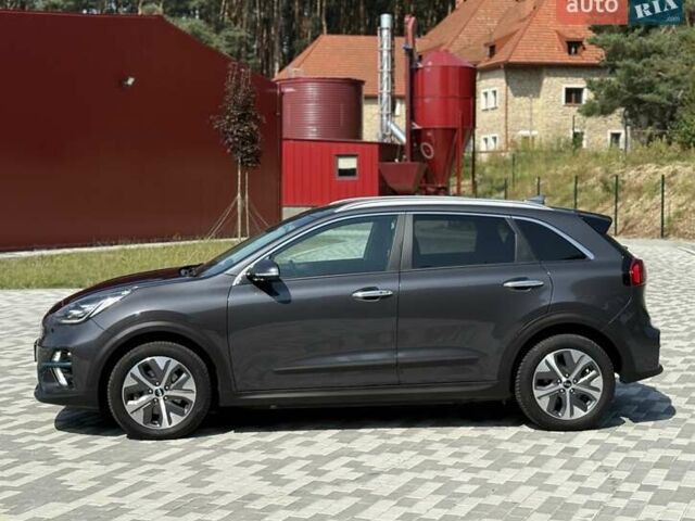 Сірий Кіа Niro, об'ємом двигуна 0 л та пробігом 82 тис. км за 20500 $, фото 2 на Automoto.ua