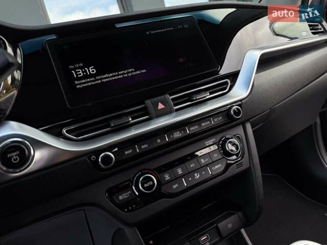 Сірий Кіа Niro, об'ємом двигуна 0 л та пробігом 70 тис. км за 19999 $, фото 53 на Automoto.ua