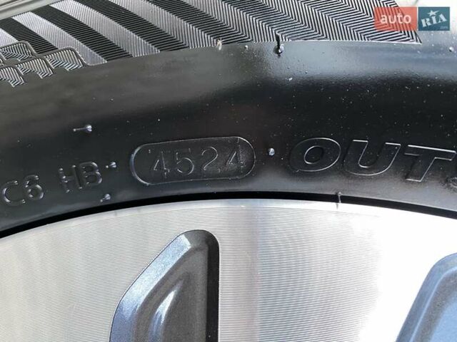 Сірий Кіа Niro, об'ємом двигуна 0 л та пробігом 107 тис. км за 21950 $, фото 29 на Automoto.ua