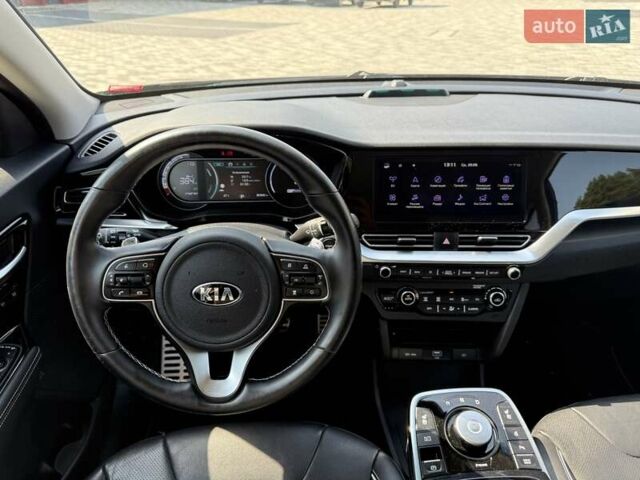 Сірий Кіа Niro, об'ємом двигуна 0 л та пробігом 82 тис. км за 20500 $, фото 25 на Automoto.ua
