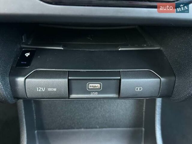 Сірий Кіа Niro, об'ємом двигуна 0 л та пробігом 76 тис. км за 22700 $, фото 21 на Automoto.ua