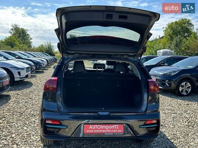 Серый Киа Niro, объемом двигателя 0 л и пробегом 97 тыс. км за 23200 $, фото 62 на Automoto.ua