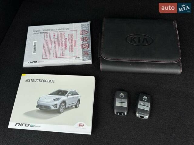 Серый Киа Niro, объемом двигателя 0 л и пробегом 150 тыс. км за 18500 $, фото 67 на Automoto.ua