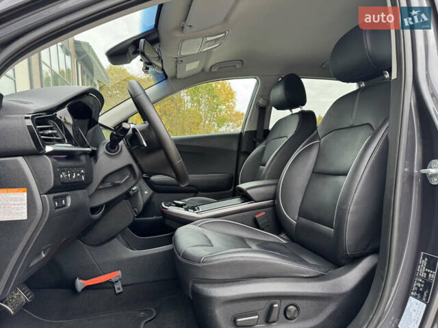 Серый Киа Niro, объемом двигателя 0 л и пробегом 139 тыс. км за 18900 $, фото 74 на Automoto.ua