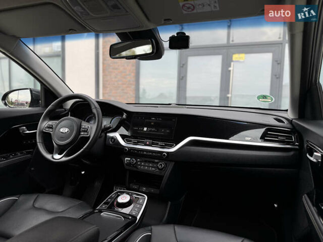 Серый Киа Niro, объемом двигателя 0 л и пробегом 139 тыс. км за 18900 $, фото 52 на Automoto.ua