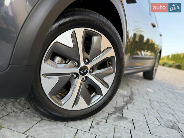 Серый Киа Niro, объемом двигателя 0 л и пробегом 145 тыс. км за 18800 $, фото 25 на Automoto.ua