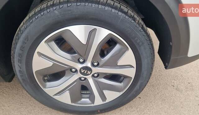 Серый Киа Niro, объемом двигателя 0 л и пробегом 167 тыс. км за 18400 $, фото 39 на Automoto.ua
