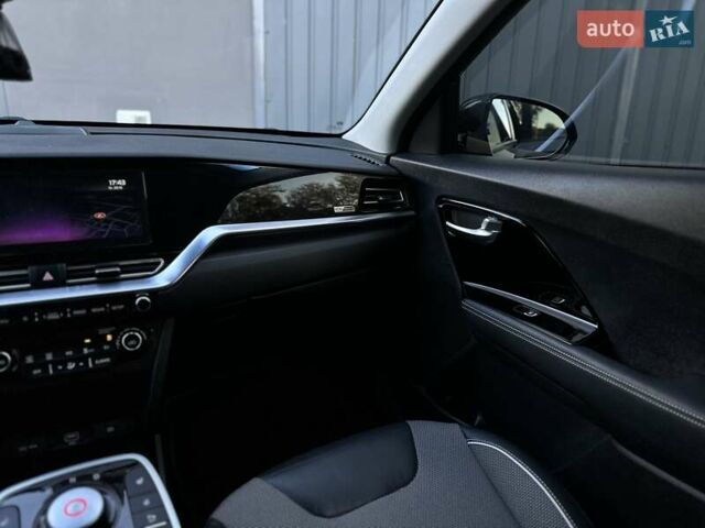 Серый Киа Niro, объемом двигателя 0 л и пробегом 88 тыс. км за 18500 $, фото 27 на Automoto.ua