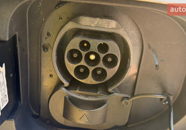 Сірий Кіа Niro, об'ємом двигуна 0 л та пробігом 115 тис. км за 21913 $, фото 8 на Automoto.ua