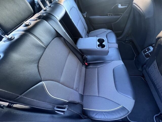 Сірий Кіа Niro, об'ємом двигуна 0 л та пробігом 89 тис. км за 437 $, фото 12 на Automoto.ua