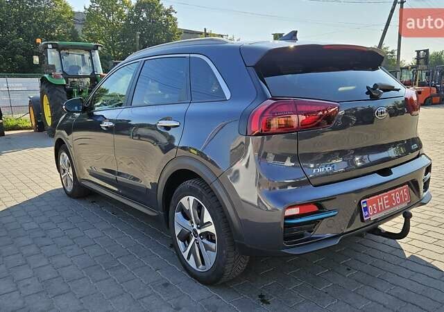Серый Киа Niro, объемом двигателя 0 л и пробегом 145 тыс. км за 18800 $, фото 4 на Automoto.ua