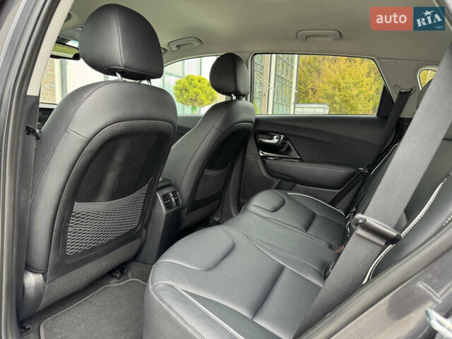 Серый Киа Niro, объемом двигателя 0 л и пробегом 139 тыс. км за 18900 $, фото 68 на Automoto.ua