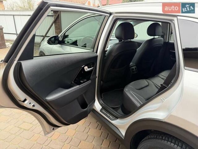 Сірий Кіа Niro, об'ємом двигуна 0 л та пробігом 71 тис. км за 21999 $, фото 57 на Automoto.ua