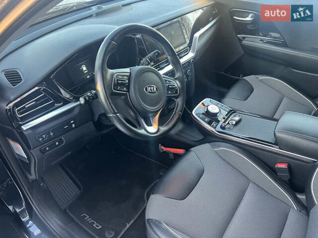 Серый Киа Niro, объемом двигателя 0 л и пробегом 96 тыс. км за 19500 $, фото 12 на Automoto.ua