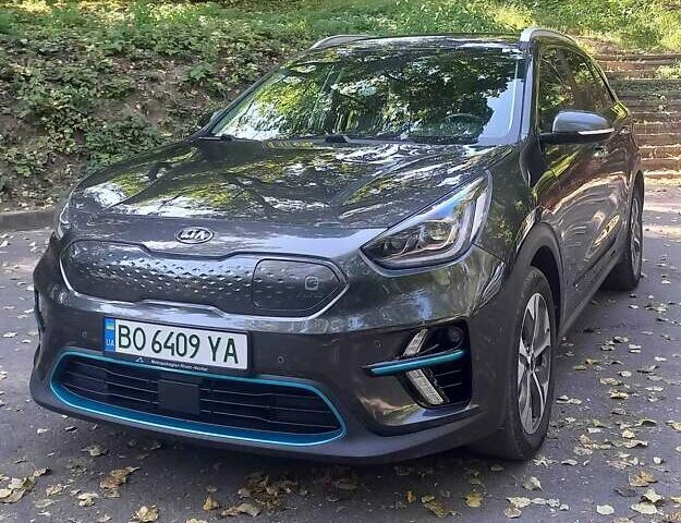 Серый Киа Niro, объемом двигателя 0 л и пробегом 75 тыс. км за 23200 $, фото 3 на Automoto.ua