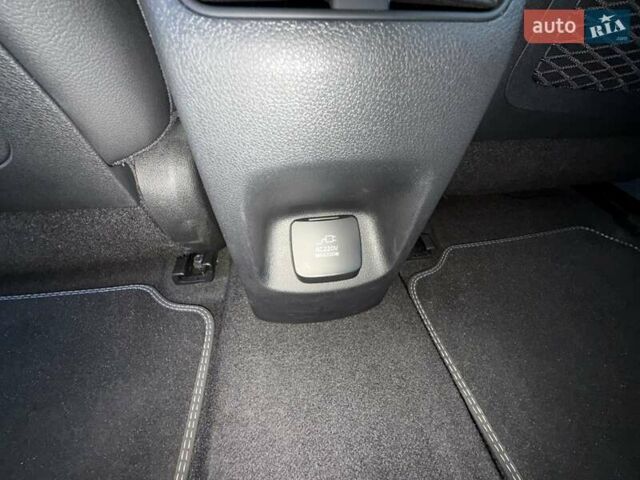 Серый Киа Niro, объемом двигателя 0 л и пробегом 57 тыс. км за 23299 $, фото 44 на Automoto.ua